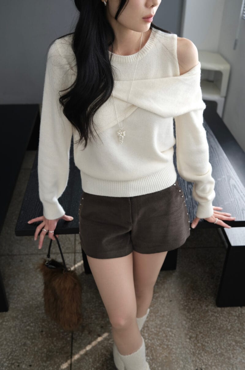 韩女人手一条的铆钉灯芯绒短裤 秋冬天穿实在太好看了