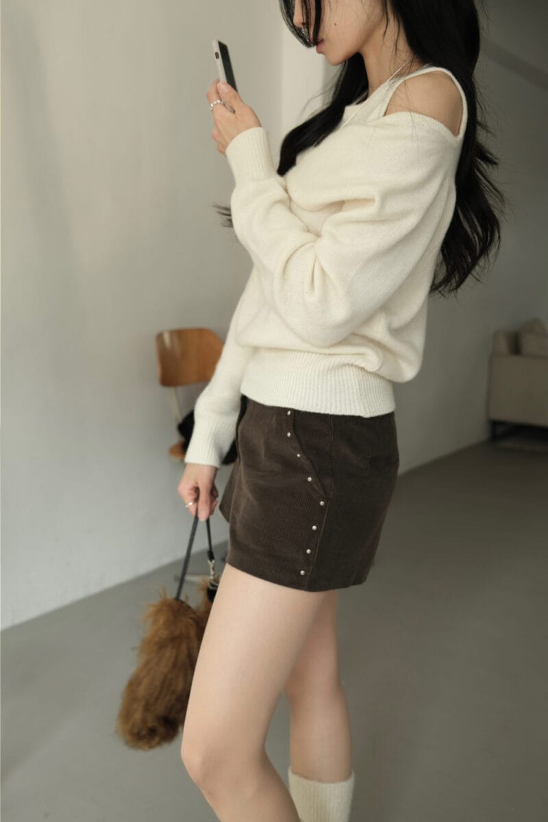 韩女人手一条的铆钉灯芯绒短裤 秋冬天穿实在太好看了