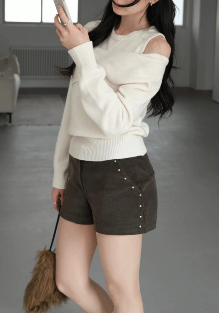 韩女人手一条的铆钉灯芯绒短裤 秋冬天穿实在太好看了