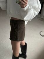 韩女人手一条的铆钉灯芯绒短裤 秋冬天穿实在太好看了