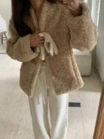 这就是韩国财阀千金感该穿的皮草 两个颜色