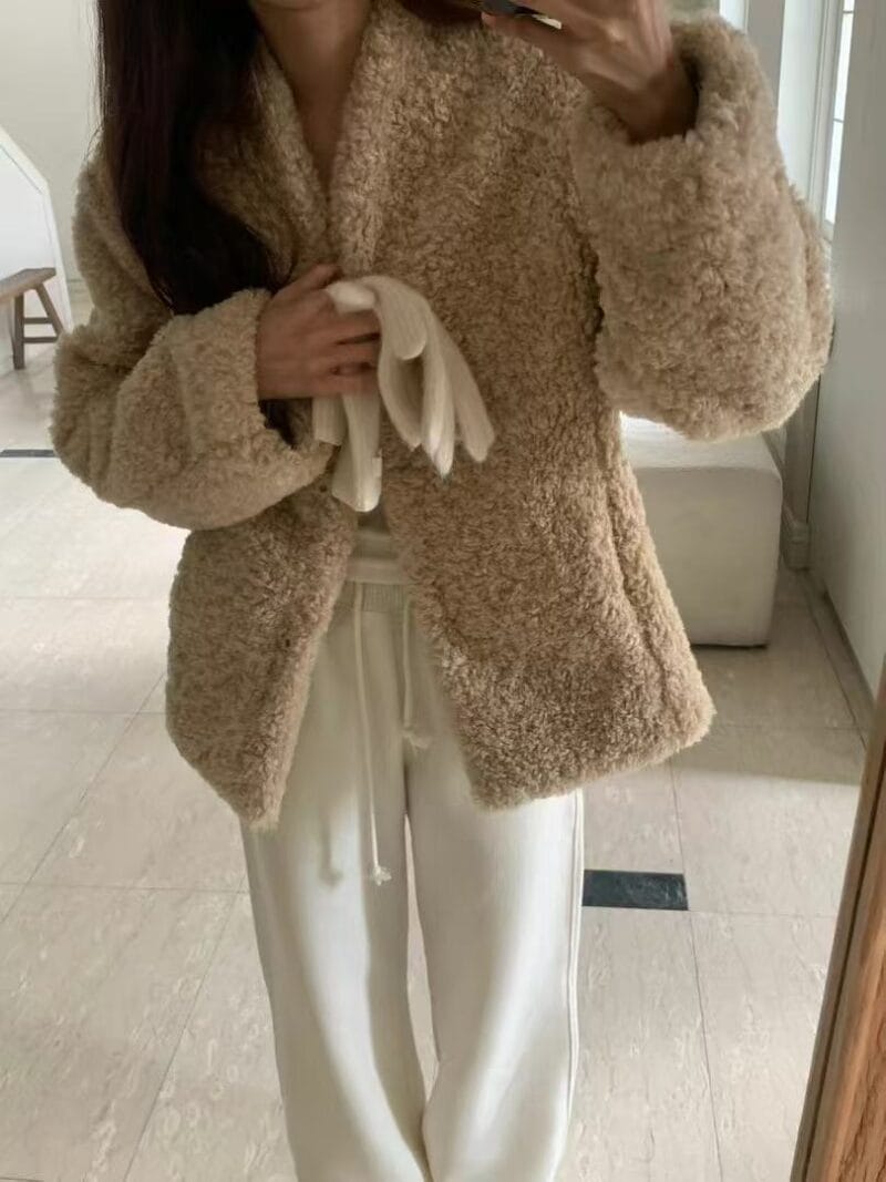 这就是韩国财阀千金感该穿的皮草 两个颜色