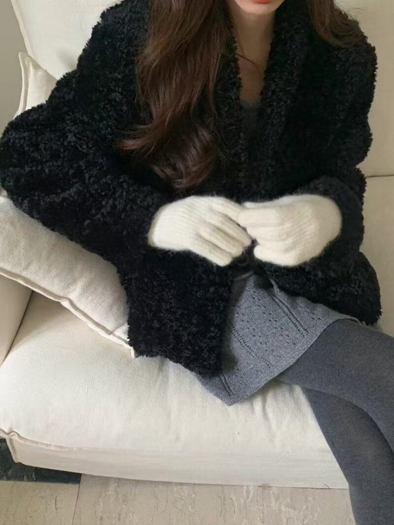 这就是韩国财阀千金感该穿的皮草 两个颜色