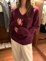 梅子色V领浣熊毛毛衣