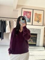 梅子色V领浣熊毛毛衣