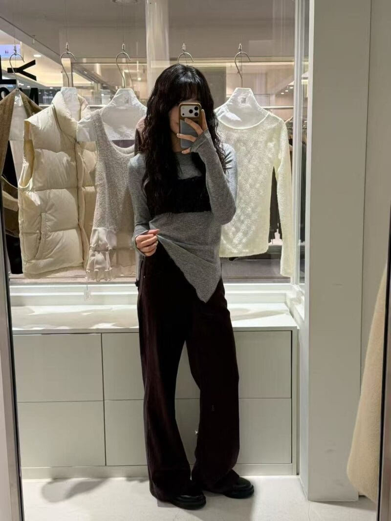 很特别的酒红色加绒裤子 外层软乎乎的丝绒材质