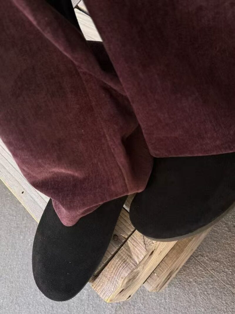 很特别的酒红色加绒裤子 外层软乎乎的丝绒材质