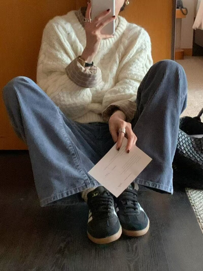 一条能贯穿一年四季的灯芯绒裤子 颜色好特别