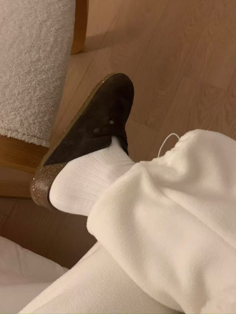 个小子友有款 超韩嘟羊羔毛套装 白拼粉 和灰色