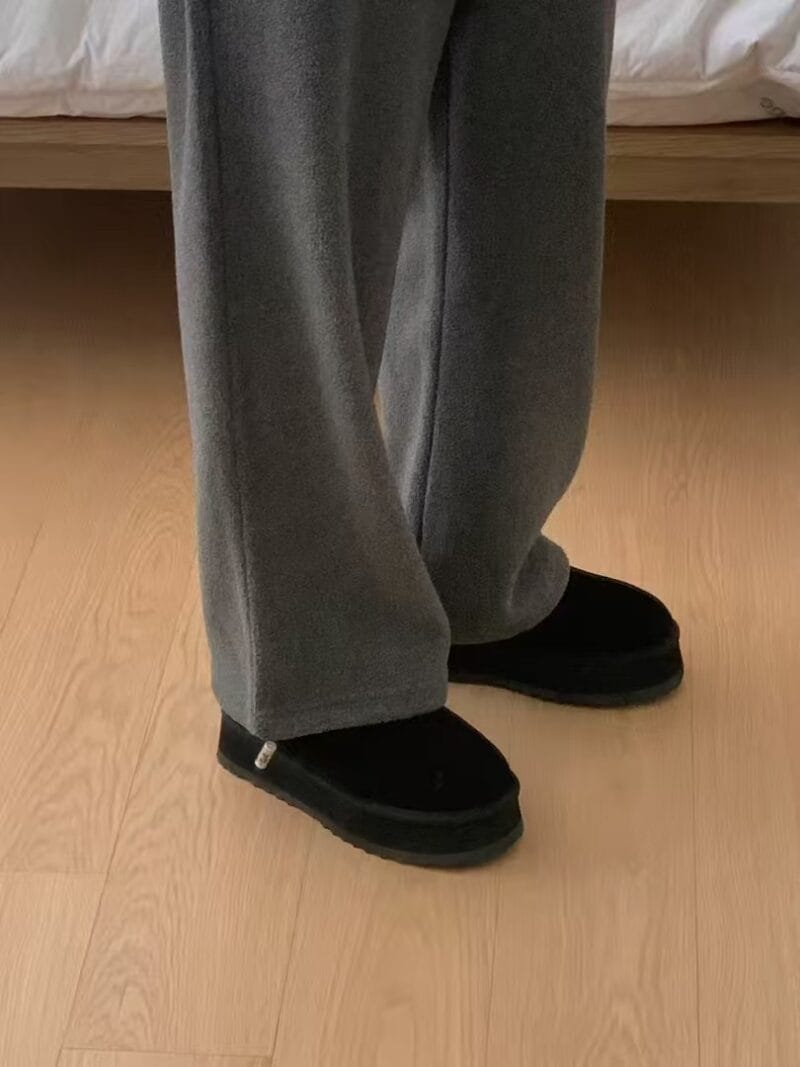 个小子友有款 超韩嘟羊羔毛套装 白拼粉 和灰色