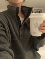 个小子友有款 超韩嘟羊羔毛套装 白拼粉 和灰色