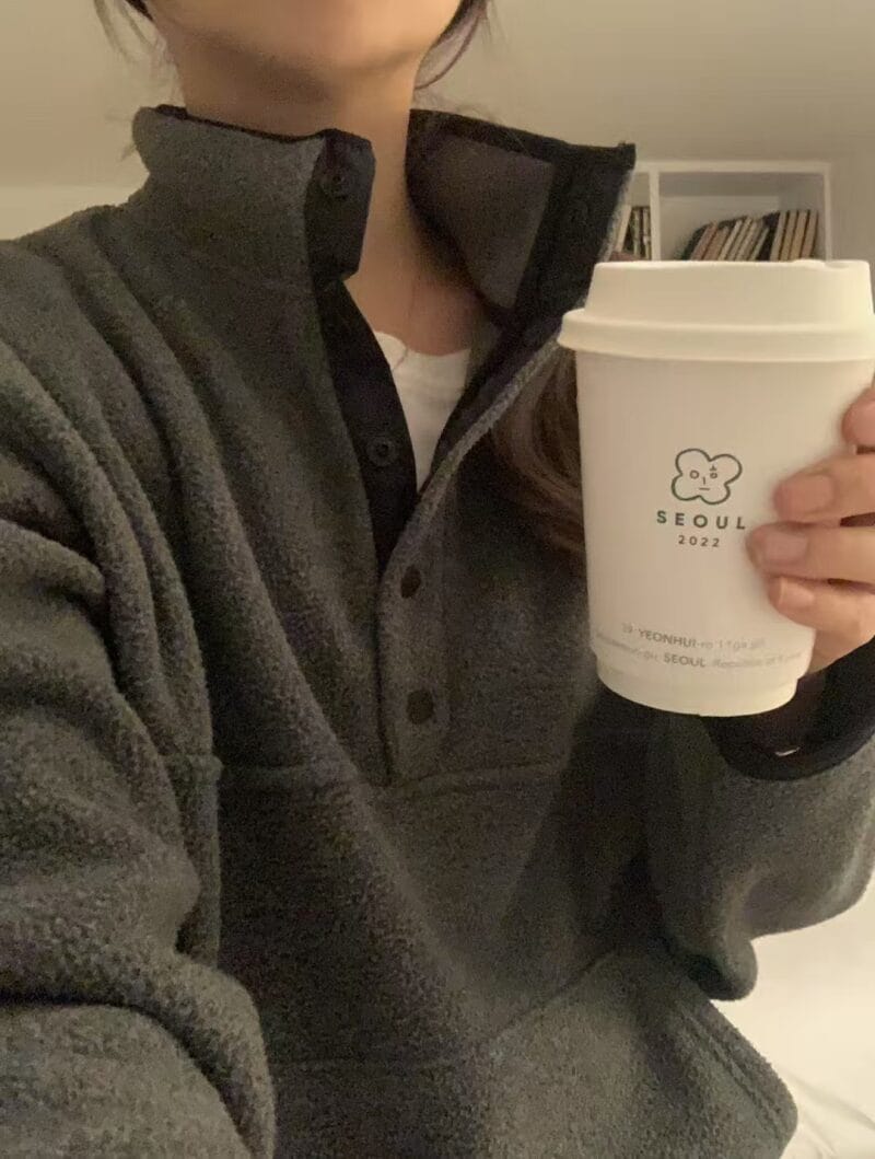 个小子友有款 超韩嘟羊羔毛套装 白拼粉 和灰色