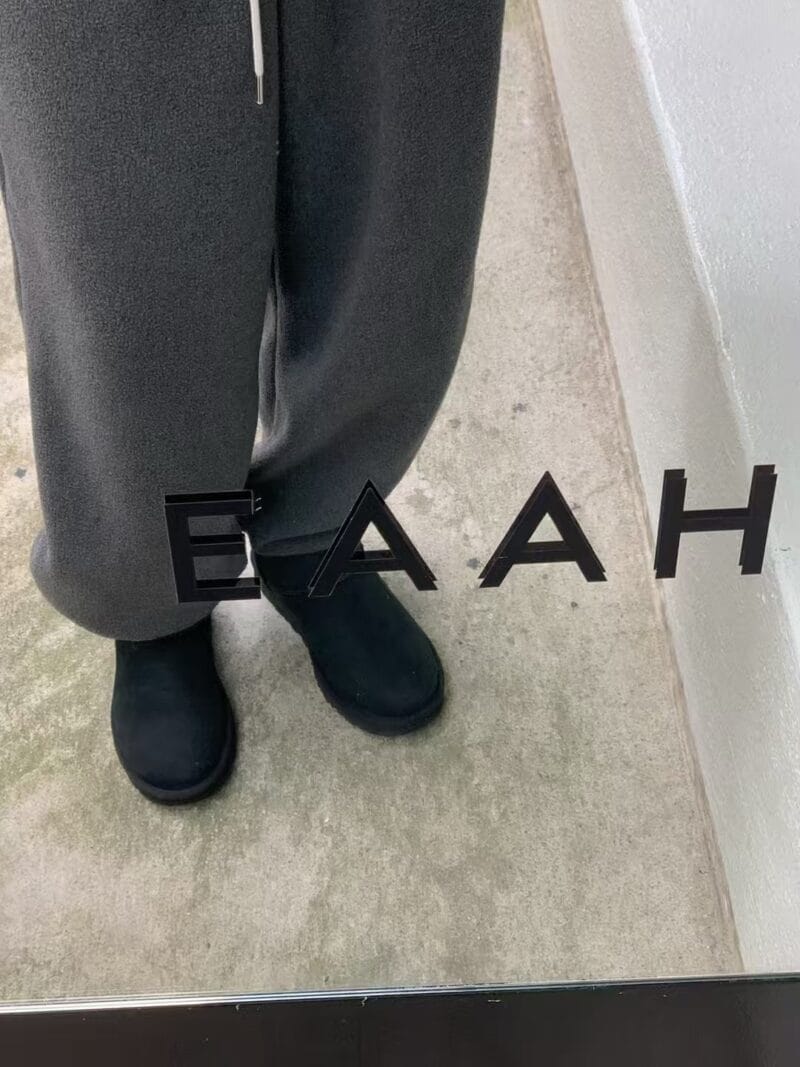 个小子友有款 超韩嘟羊羔毛套装 白拼粉 和灰色