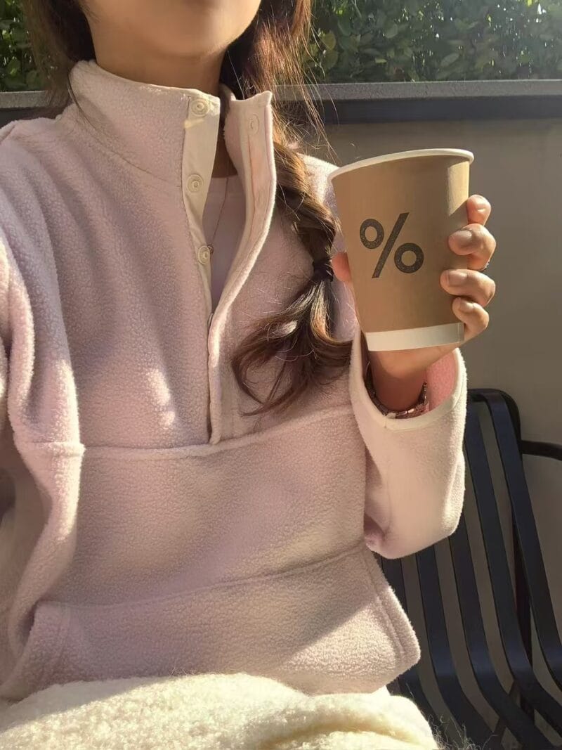 个小子友有款 超韩嘟羊羔毛套装 白拼粉 和灰色