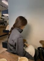 个小子友有款 超韩嘟羊羔毛套装 白拼粉 和灰色