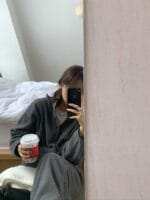 个小子友有款 超韩嘟羊羔毛套装 白拼粉 和灰色