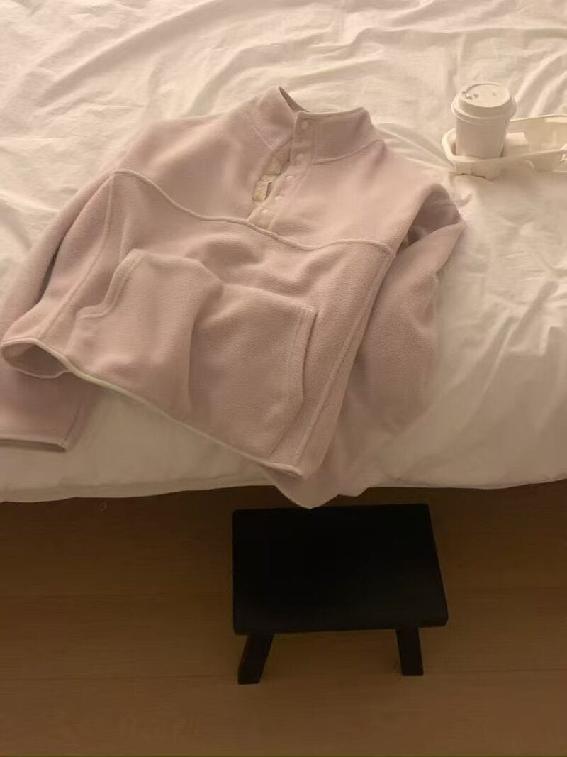 个小子友有款 超韩嘟羊羔毛套装 白拼粉 和灰色