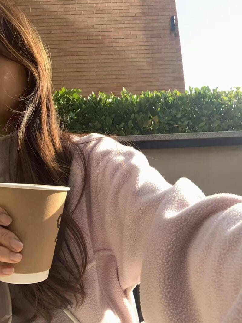 个小子友有款 超韩嘟羊羔毛套装 白拼粉 和灰色