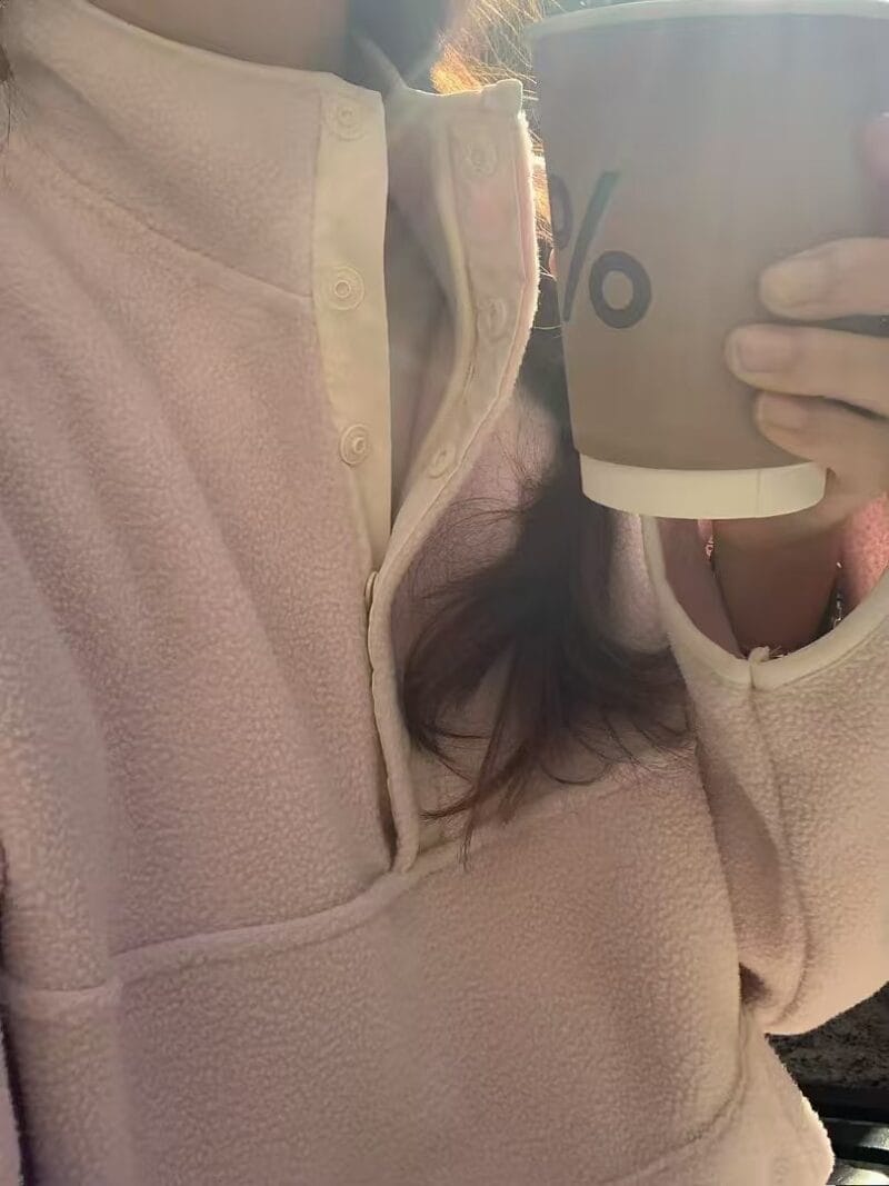 个小子友有款 超韩嘟羊羔毛套装 白拼粉 和灰色