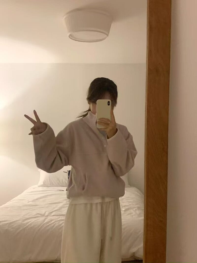 个小子友有款 超韩嘟羊羔毛套装 白拼粉 和灰色