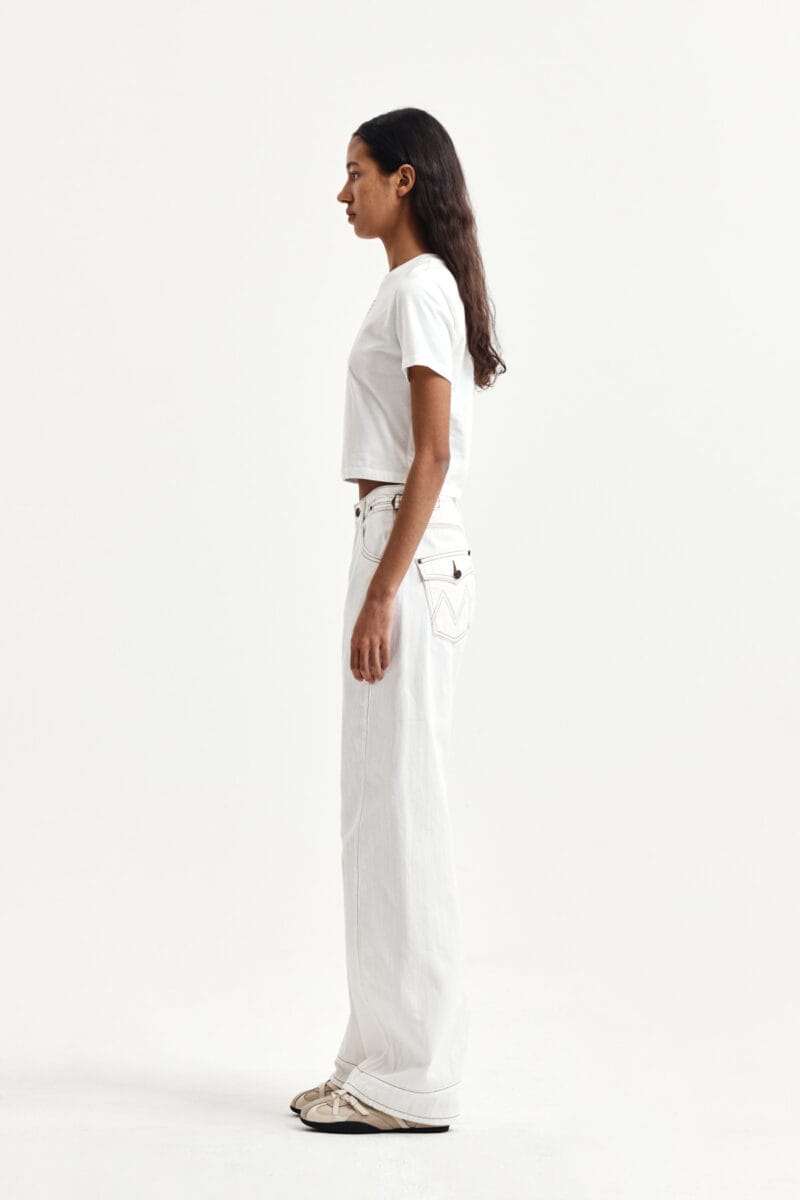 Matinkim LABEL POINT LETTERING CROP TOP IN WHITE