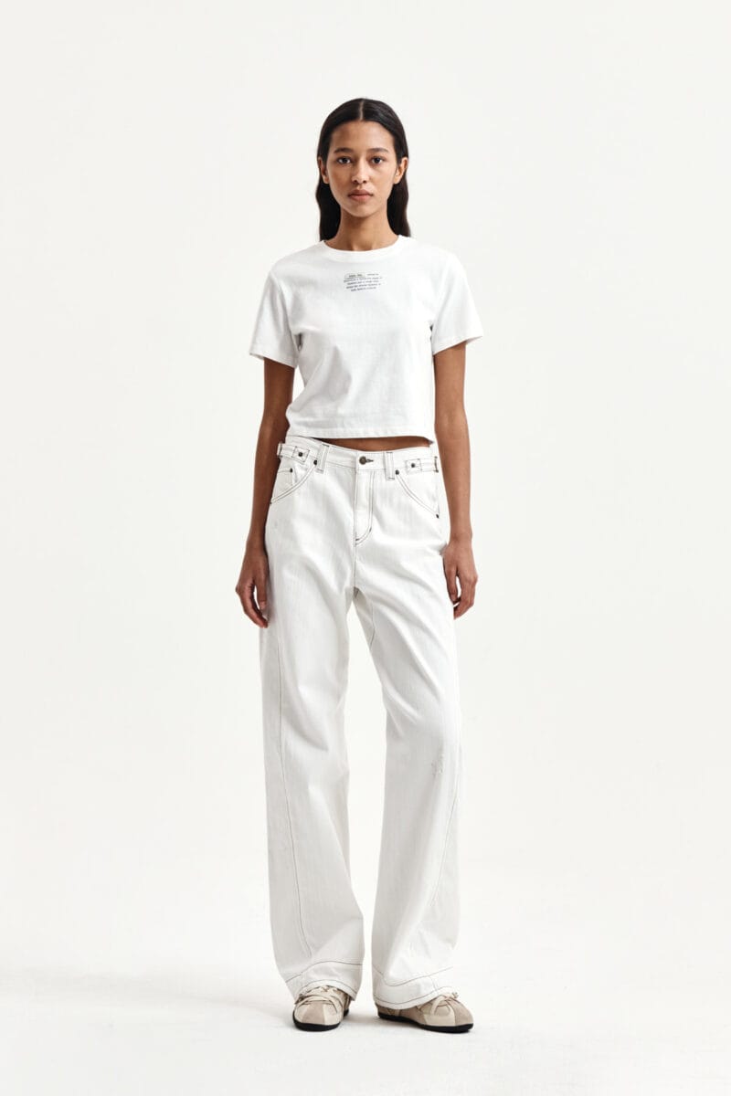 Matinkim LABEL POINT LETTERING CROP TOP IN WHITE