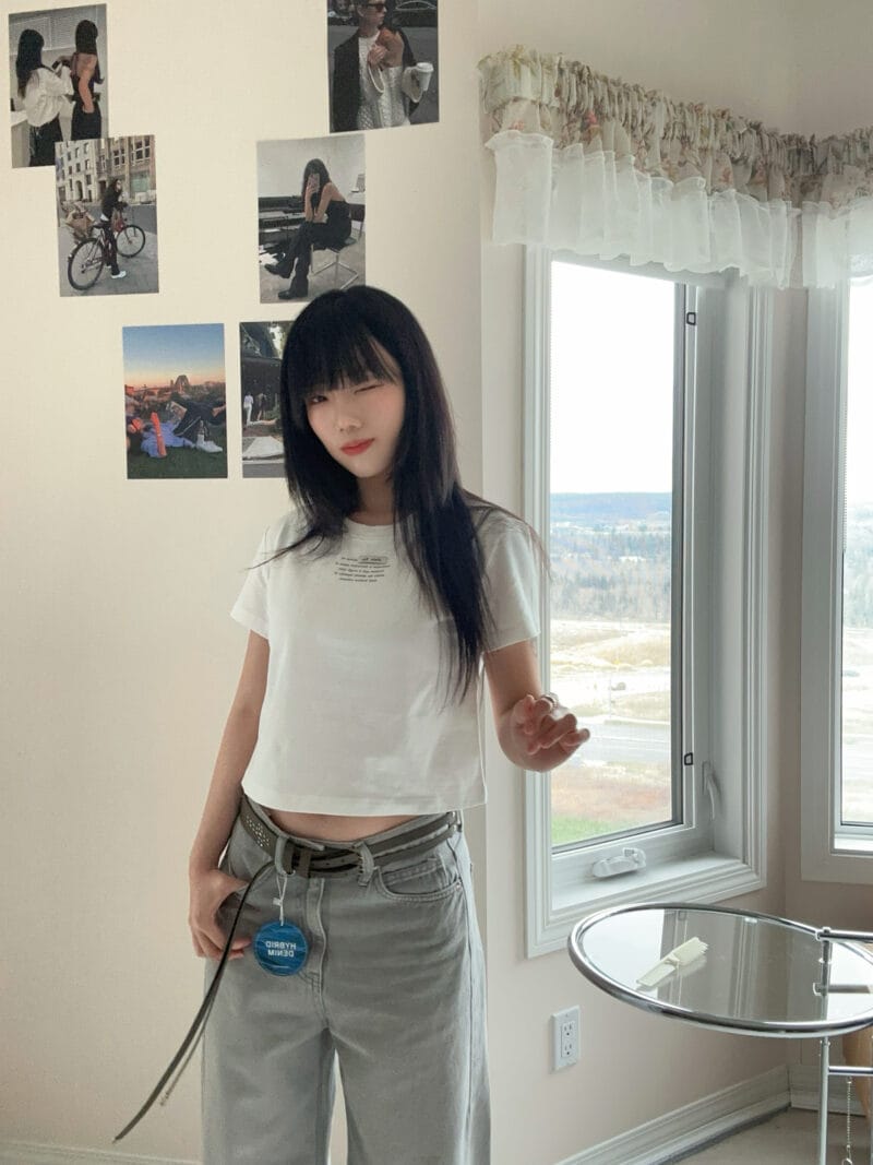 Matinkim LABEL POINT LETTERING CROP TOP IN WHITE