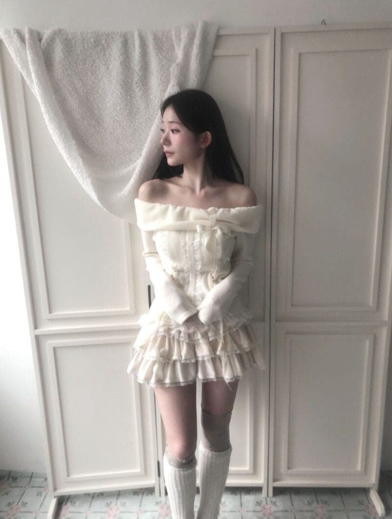 Cloudemotion Valentine eyelet two-piece set ( top + sk )