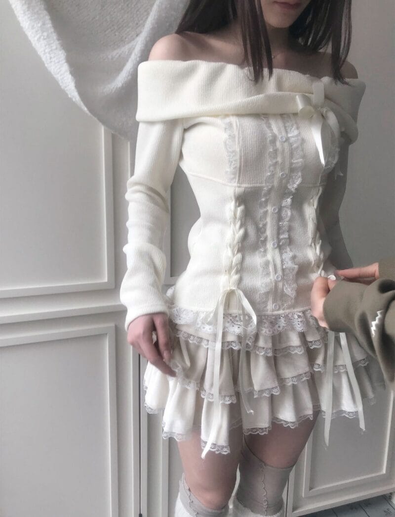 Cloudemotion Valentine eyelet two-piece set ( top + sk )