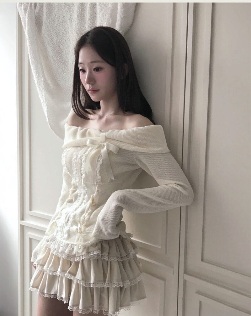 Cloudemotion Valentine eyelet two-piece set ( top + sk )