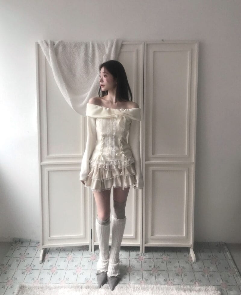 Cloudemotion Valentine eyelet two-piece set ( top + sk )