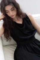 无论高个子小个子都能穿的气质荡领连衣裙