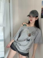 可爱卷边纽扣斜肩上衣